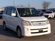 2004 TOYOTA NOAH X