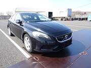 2015 VOLVO V40