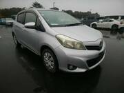 2013 TOYOTA VITZ F