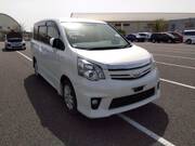 2011 TOYOTA NOAH SI