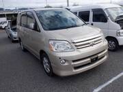 2004 TOYOTA NOAH