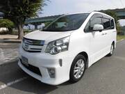 2011 TOYOTA NOAH