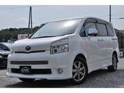 2010 TOYOTA VOXY