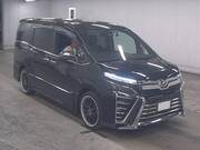 2018 TOYOTA VOXY