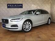 2022 VOLVO V90