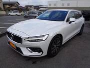 2021 VOLVO V60