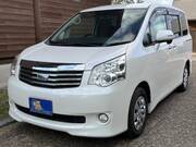 2011 TOYOTA NOAH