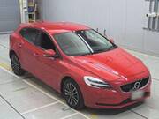 2018 VOLVO V40