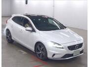 2020 VOLVO V40