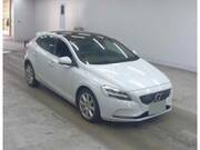 2020 VOLVO V40