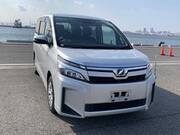 2019 TOYOTA VOXY X