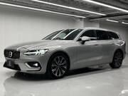 2022 VOLVO V60