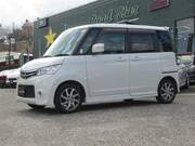 2012 NISSAN ROOX