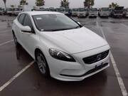 2016 VOLVO V40