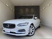 2017 VOLVO V90