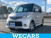 2010 NISSAN ROOX