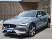 2022 VOLVO V60