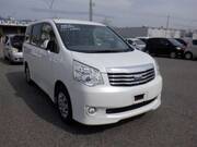 2013 TOYOTA NOAH X