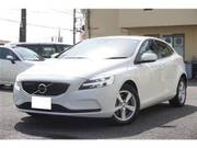 2017 VOLVO V40