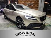 2017 VOLVO V40