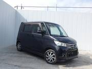 2011 NISSAN ROOX