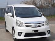 2012 TOYOTA NOAH SI
