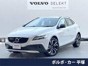 2018 VOLVO V40