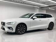 2022 VOLVO V60