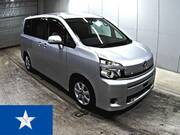 2013 TOYOTA VOXY