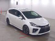 2017 TOYOTA PRIUS ALPHA