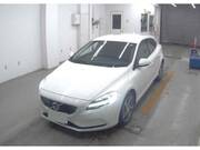 2017 VOLVO V40