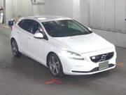 2017 VOLVO V40