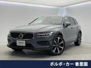 2022 VOLVO V60