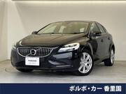 2019 VOLVO V40