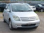 2004 TOYOTA IST