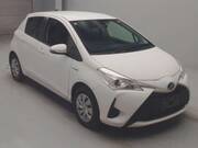 2017 TOYOTA VITZ HYBRID　F