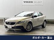 2017 VOLVO V40
