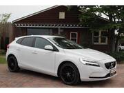 2017 VOLVO V40