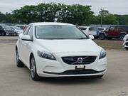 2016 VOLVO V40