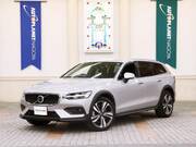 2023 VOLVO V60