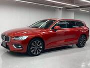 2022 VOLVO V60