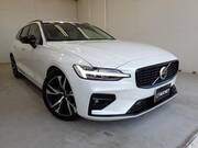 2022 VOLVO V60