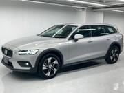 2022 VOLVO V60