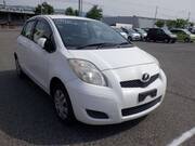 2010 TOYOTA VITZ B