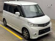 2011 NISSAN ROOX