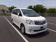 2010 TOYOTA NOAH G