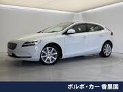2019 VOLVO V40