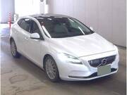2019 VOLVO V40