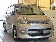 2004 TOYOTA VOXY Z KIRAMEKI II