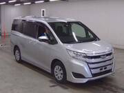 2022 TOYOTA NOAH X